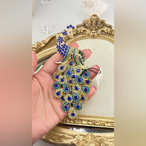 Stunning Vintage-Inspired Peacock Brooch 🦚 - Picture 6 of 6
